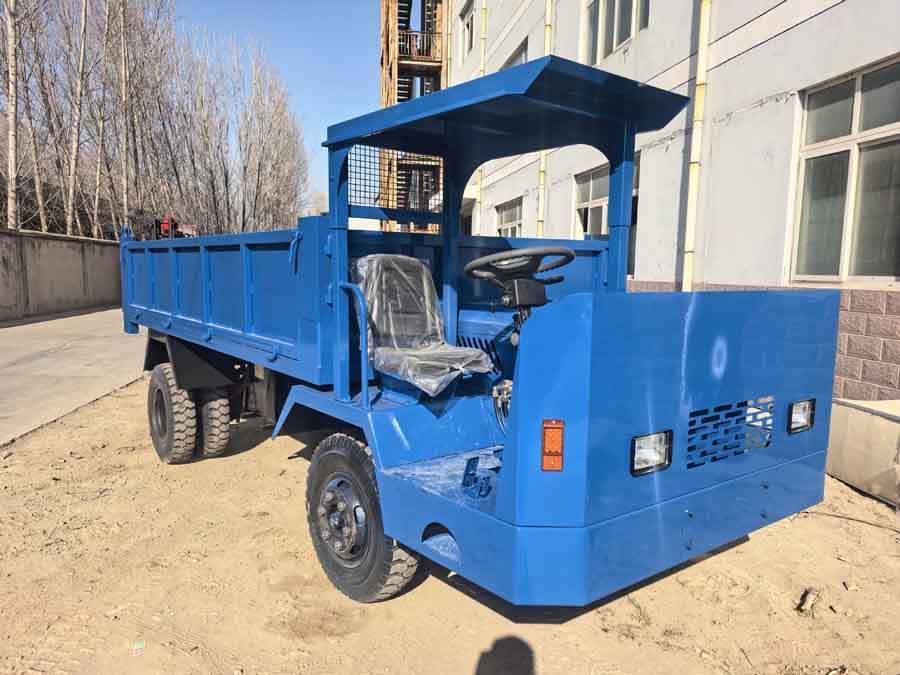 隨車挖運(yùn)輸車